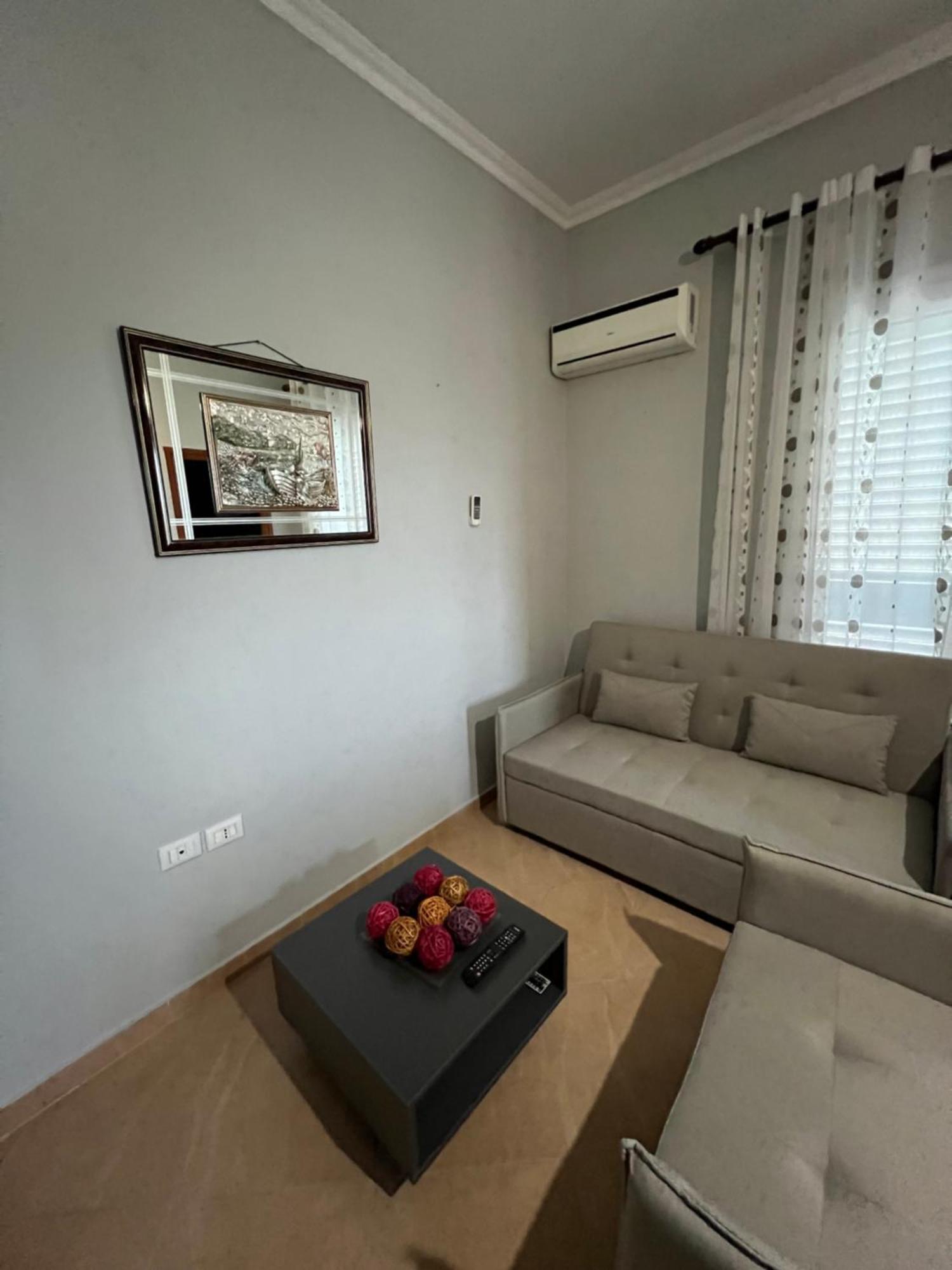 Trip-Stop Apartments Vlore Luaran gambar