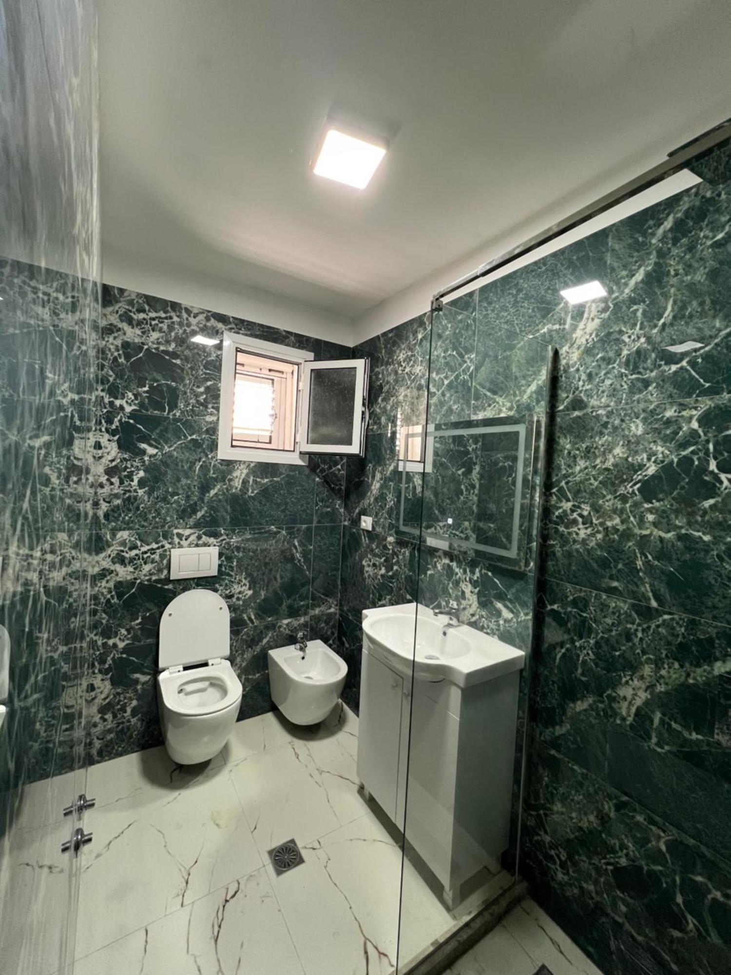Trip-Stop Apartments Vlore Luaran gambar